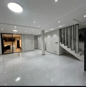 Room in 3 BHK Builder Floor at Sector 33 – for Sale