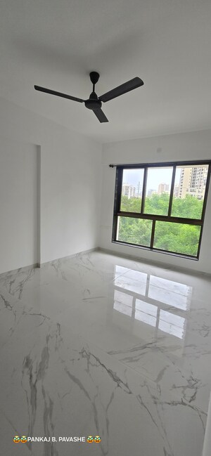 Room in 2 BHK Apartment at Anant Tara, Kandivali West – for Sale