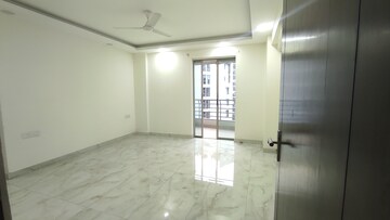 Room in 3.5 BHK Apartment at Parsvnath Exotica, Sector 53 – for Rent
