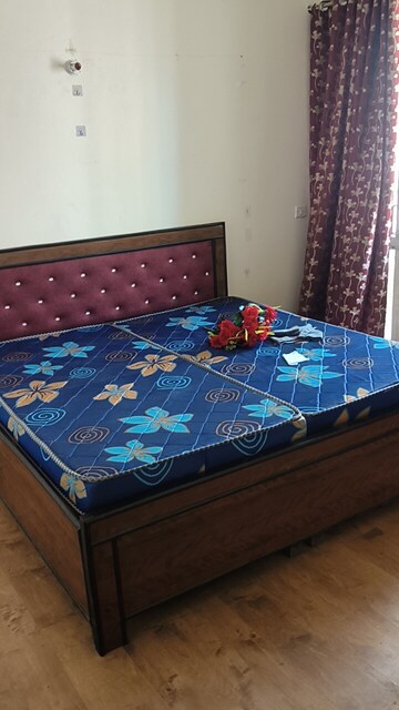 Bedroom in 3.5 BHK Apartment at Jaypee Greens Kosmos, Sector 134 – for Rent