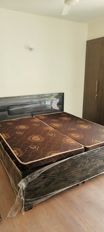 Furnished Amenities in 3.5 BHK Apartment at Jaypee Greens Kosmos, Sector 134 – for Rent