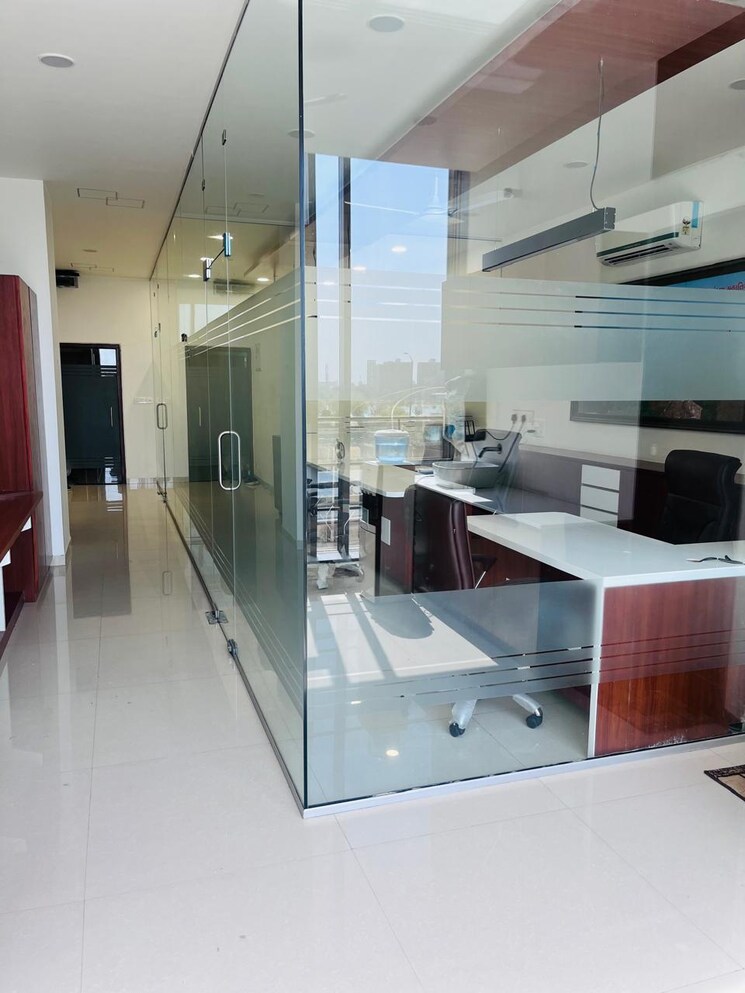 Team Area, shela Commercial Office Space 1068 Sq.Ft. In Shela Ahmedabad 8695542