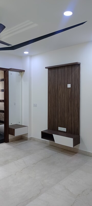 3 BHK Builder Floor For Rent in Mukherjee Nagar