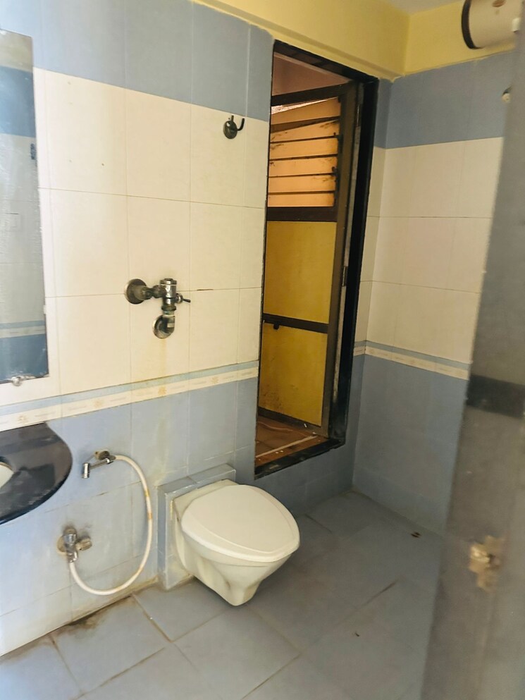 Bathroom, neelkanth-gardens 2 Bedroom 800 Sq.Ft. Apartment In Chembur Mumbai 8695707