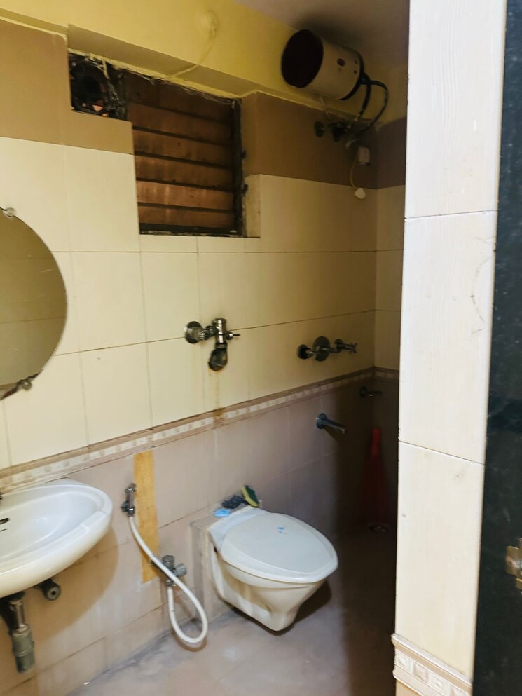 Bathroom, neelkanth-gardens 2 Bedroom 800 Sq.Ft. Apartment In Chembur Mumbai 8695707