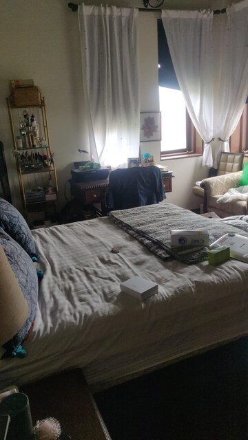 Bedroom in 2 BHK Apartment at Colaba – for Rent