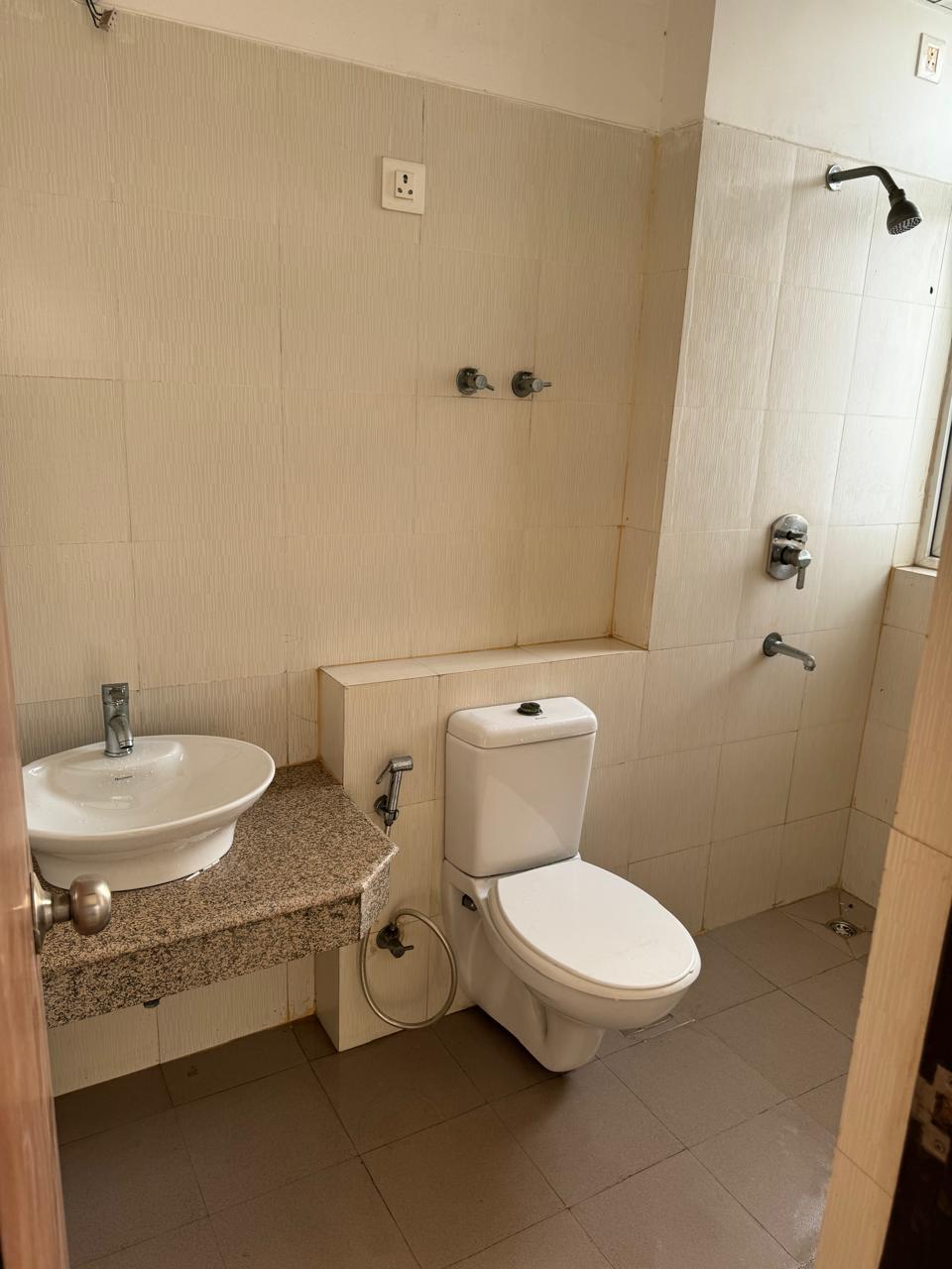 2 BHK + Servant Room Apartment For Rent in Indiabulls Centrum Park