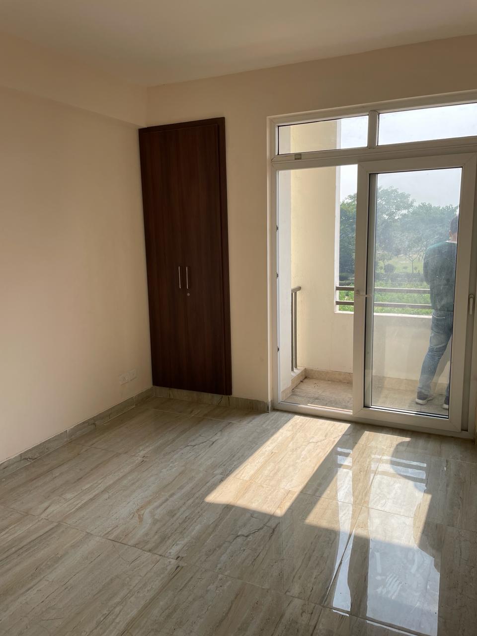 2 BHK 900 Sq.Ft. Apartment in Wave Executive Floors