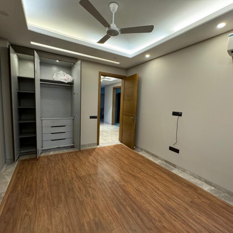 Room, south extension ii 3 Bedroom 1800 Sq.Ft. Builder Floor In South Extension ii Delhi 8695792