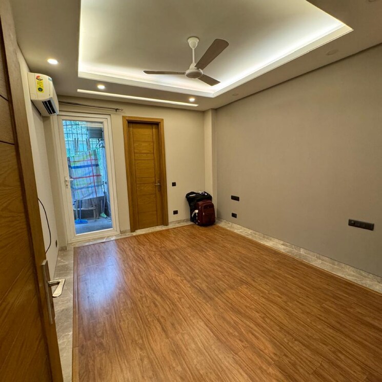 Room, south extension ii 3 Bedroom 1800 Sq.Ft. Builder Floor In South Extension ii Delhi 8695792