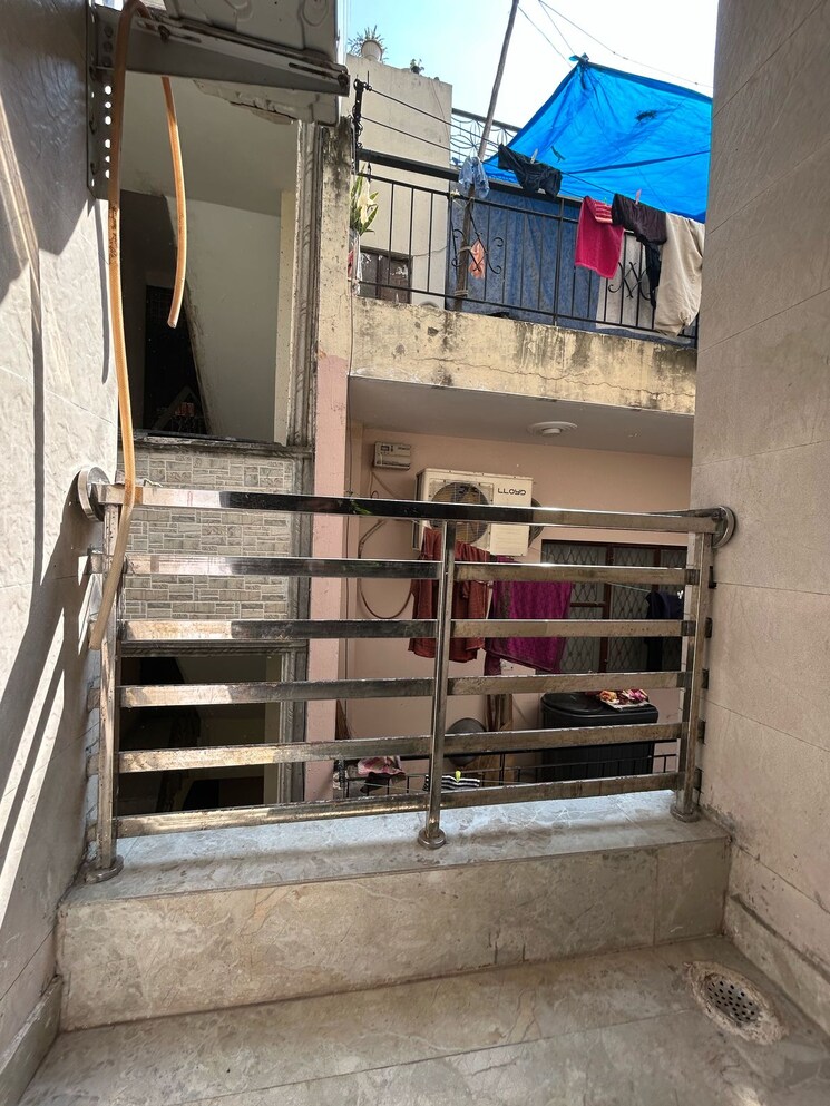 Balcony, govindpuri 2 Bedroom 50 Sq.Yd. Builder Floor In Govindpuri Delhi 8695844