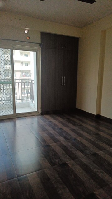 Room in 2 BHK Apartment at Mahagun Mywoods, Sector 16c Greater Noida – for Rent