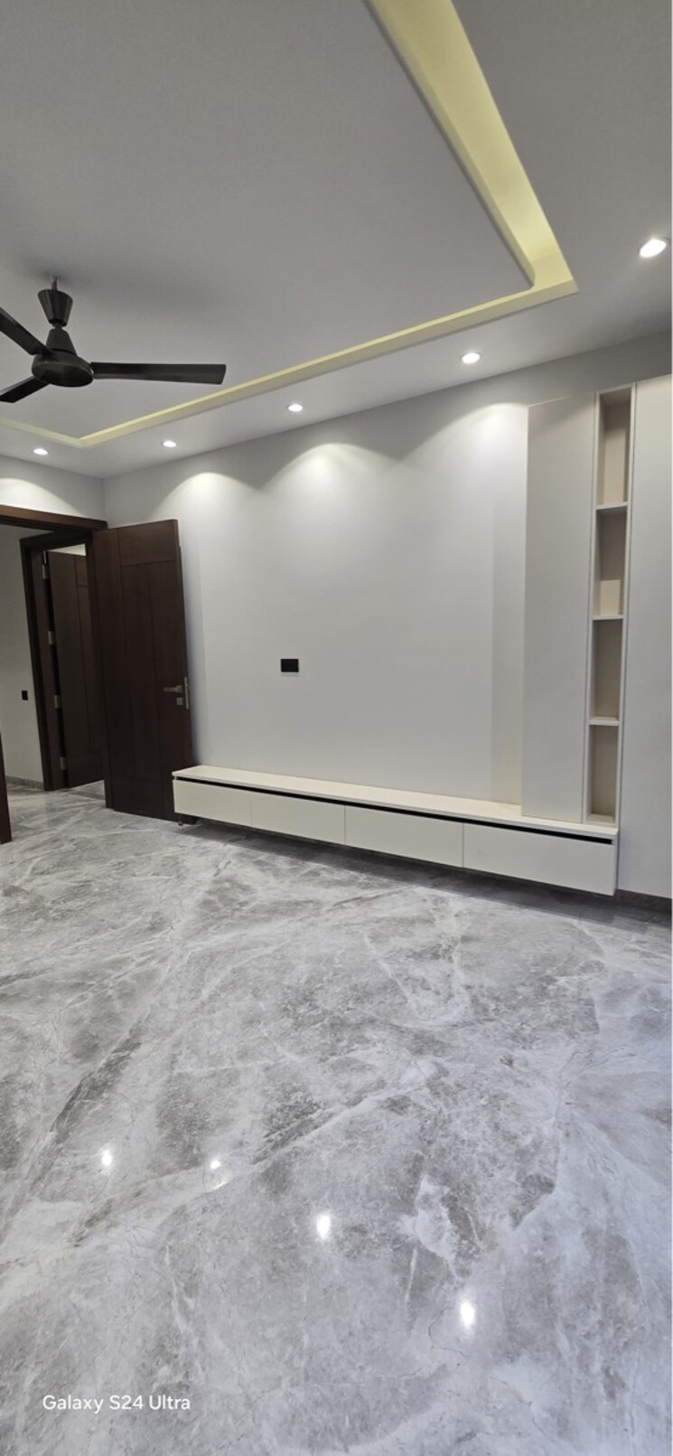 Room, sushant lok i 4 Bedroom 300 Sq.Yd. Builder Floor In Sushant Lok I Gurgaon 8695675