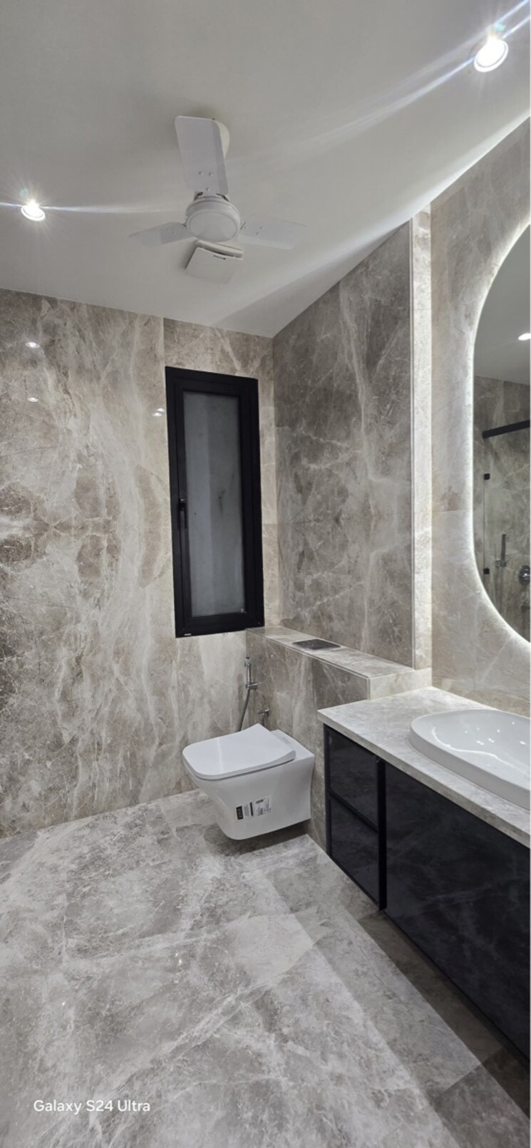 Bathroom, sushant lok i 4 Bedroom 300 Sq.Yd. Builder Floor In Sushant Lok I Gurgaon 8695675