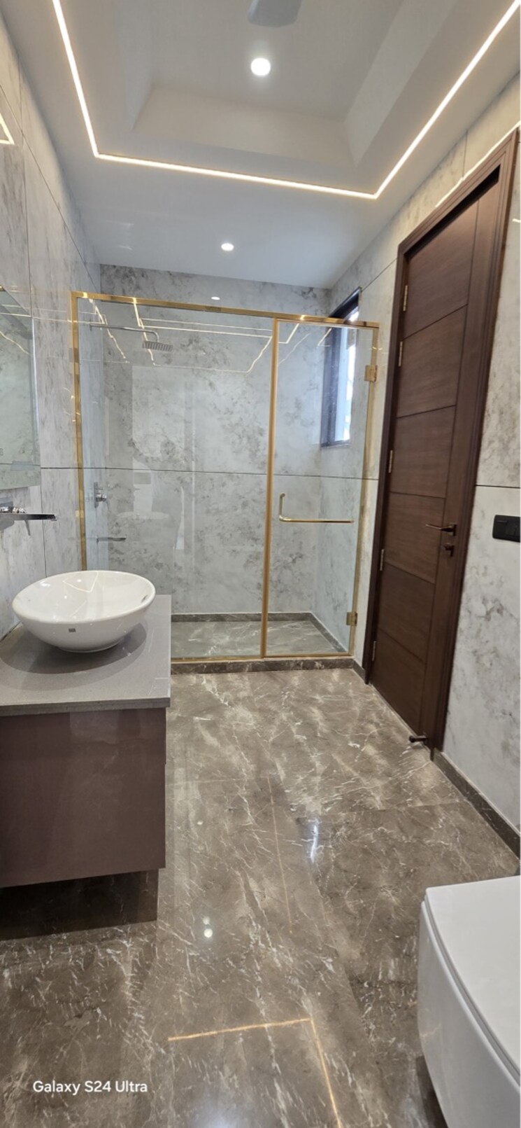 Attached Bathroom, sushant lok i 4 Bedroom 300 Sq.Yd. Builder Floor In Sushant Lok I Gurgaon 8695675