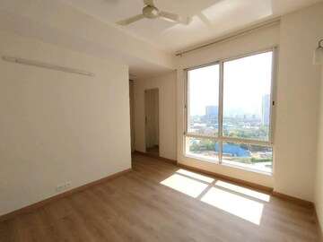 Room in 5 BHK Apartment at Pioneer Park Presidia, Sector 62 – for Rent