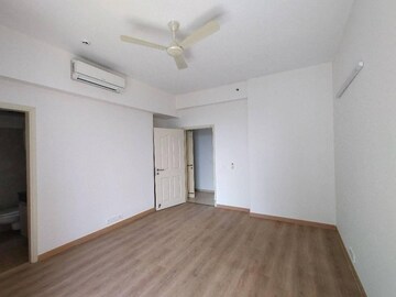 Room in 5 BHK Apartment at Pioneer Park Presidia, Sector 62 – for Rent