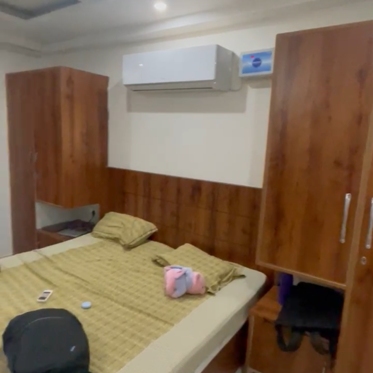 1 Rk  650 Sq.Ft. Builder Floor in DLF Pink Town House