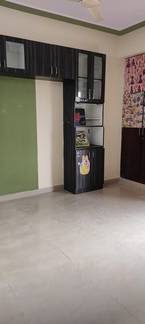 Room in 4 BHK Apartment at Amrapali Royal, Vaibhav Khand – for Sale