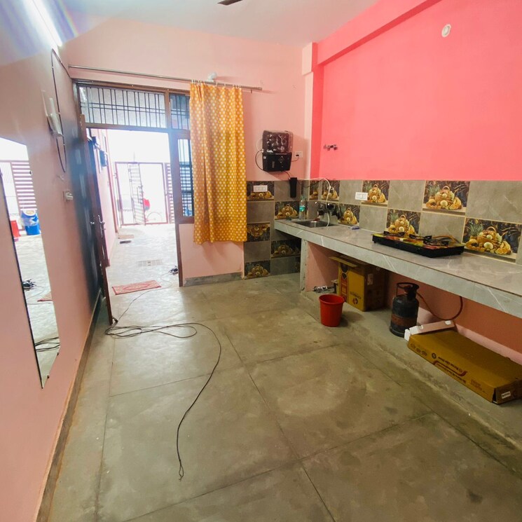 Bedroom, vineet khand Pg For Girls In Vineet Khand 8695858