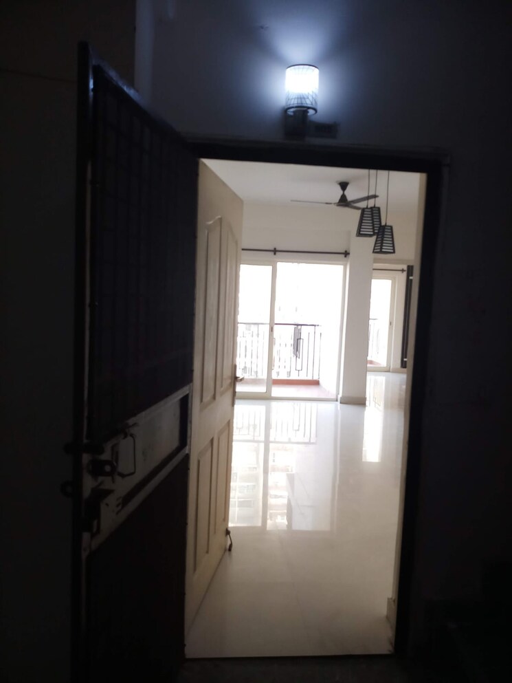 Room, maxblis-white-house 2 Bedroom 990 Sq.Ft. Apartment In Sector 75 Noida 8695895