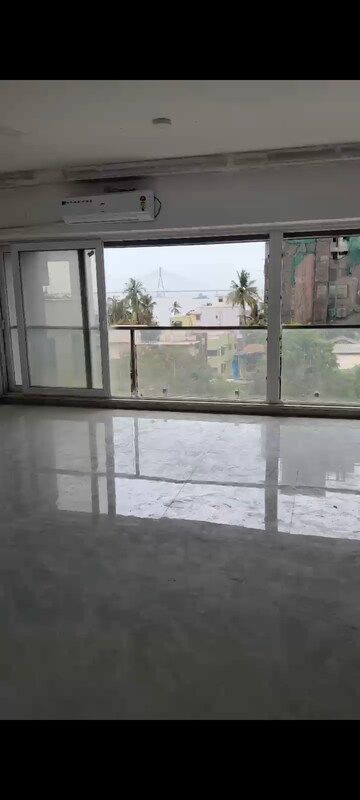 Room in 3 BHK Apartment at Dadar West – for Rent