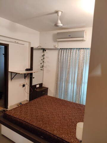 Room in 2 BHK Apartment at Motera – for Rent