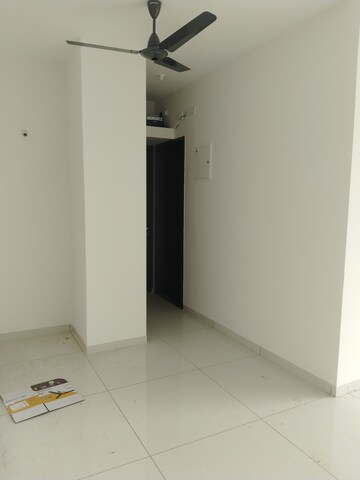 Room in 3 BHK Apartment at Yashwin Orizzonte, Kharadi – for Rent