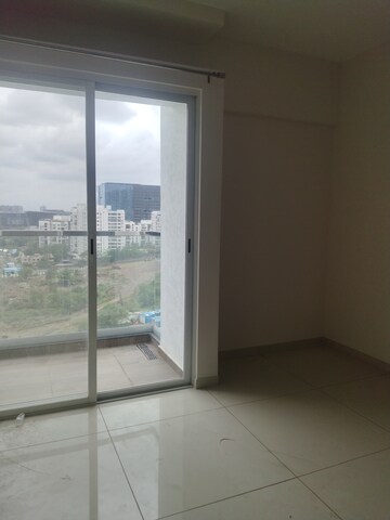 Room in 3 BHK Apartment at Yashwin Orizzonte, Kharadi – for Rent