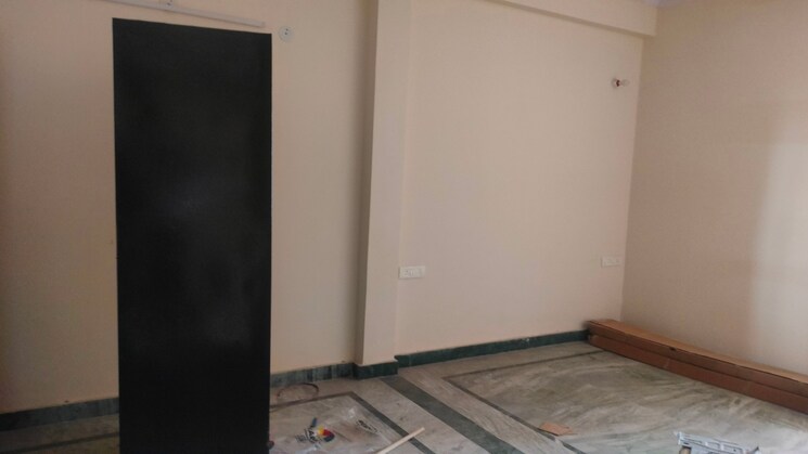 Room, sector 50 3 Bedroom 250 Sq.Mt. Independent House In Sector 50 Noida 8695991