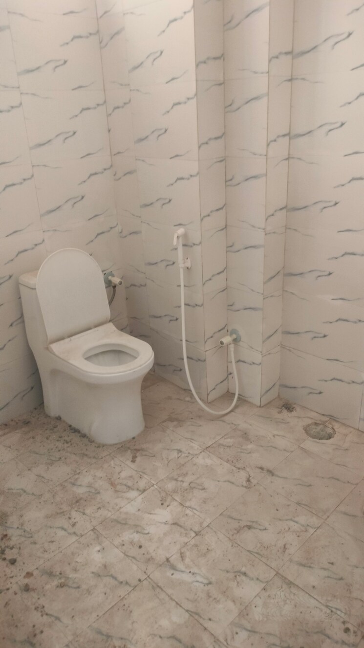 Bathroom, sector 50 3 Bedroom 250 Sq.Mt. Independent House In Sector 50 Noida 8695991