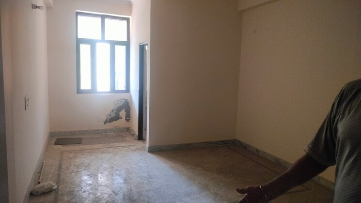 Room, sector 50 3 Bedroom 250 Sq.Mt. Independent House In Sector 50 Noida 8695991