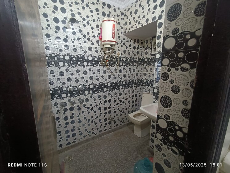 Bathroom, lajpat nagar 4 1.5 Bedroom 80 Sq.Yd. Builder Floor In Lajpat Nagar 4 Delhi 8695974
