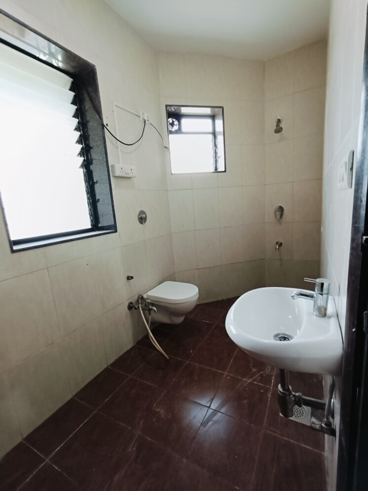 Bathroom, crescent-tower 3 Bedroom 1500 Sq.Ft. Apartment In Tardeo Mumbai 8696024