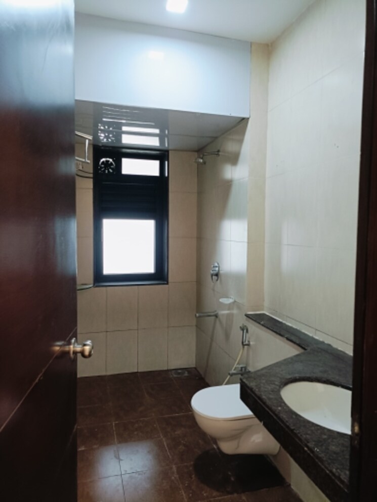Bathroom, crescent-tower 3 Bedroom 1500 Sq.Ft. Apartment In Tardeo Mumbai 8696024
