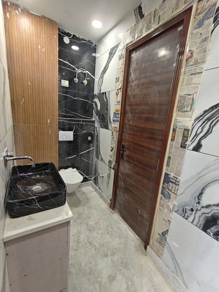 Attached Bathroom, rohini sector 24 3 Bedroom 900 Sq.Ft. Builder Floor In Rohini Sector 24 Delhi 8696006