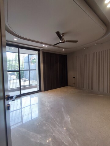 Room in 4 BHK Builder Floor at Geetanjali Enclave – for Sale