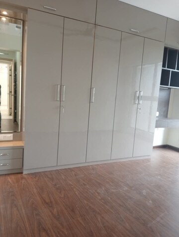 Room in 2 BHK Apartment at Rajesh Raj Infinia, Malad West – for Rent