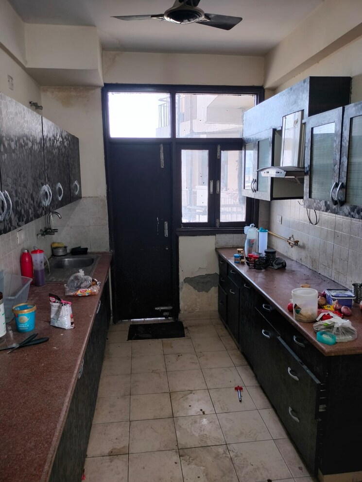 Kitchen, laxmi nagar 4 Bedroom 3000 Sq.Ft. Builder Floor In Laxmi Nagar Delhi 8696067