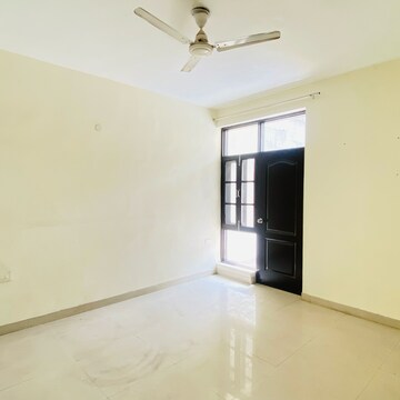 Room in 3 BHK Builder Floor at Omaxe Silver Birch, Mullanpur – for Rent