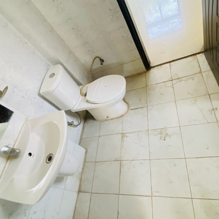 Bathroom, omaxe-silver-birch 3 Bedroom 1640 Sq.Ft. Builder Floor In Mullanpur Chandigarh 8696110