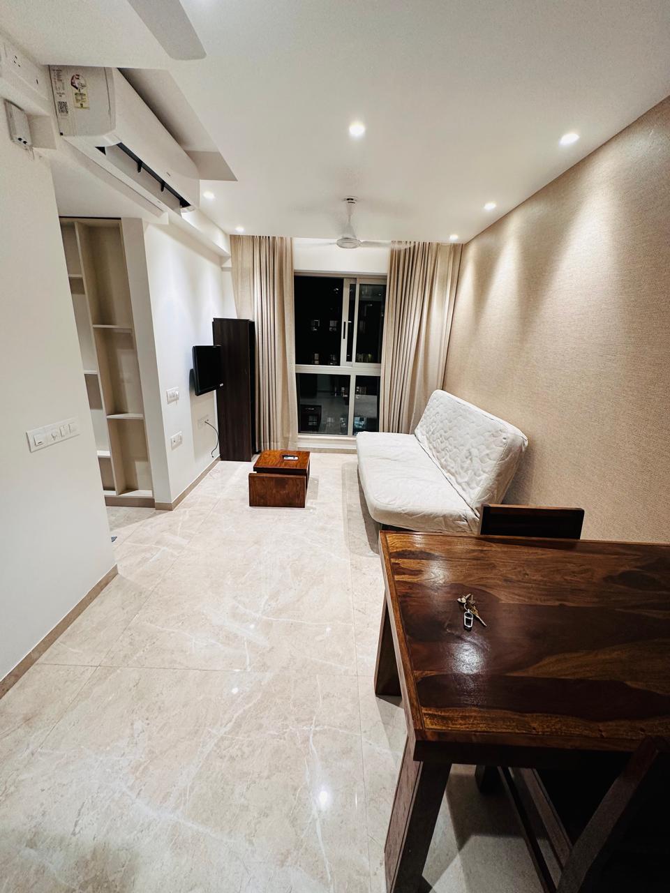 1 BHK Apartment For Rent in Hiranandani Regent Hill