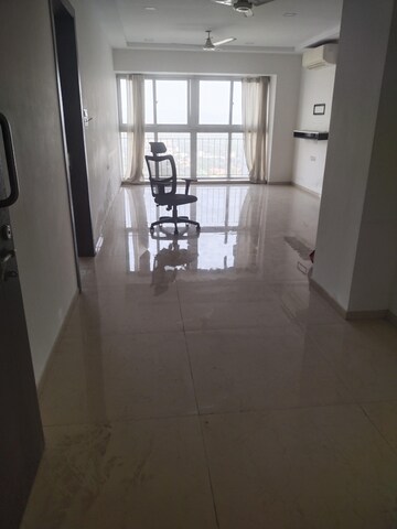 Room in 2 BHK Apartment at L&T Crescent Bay T2, Parel – for Rent