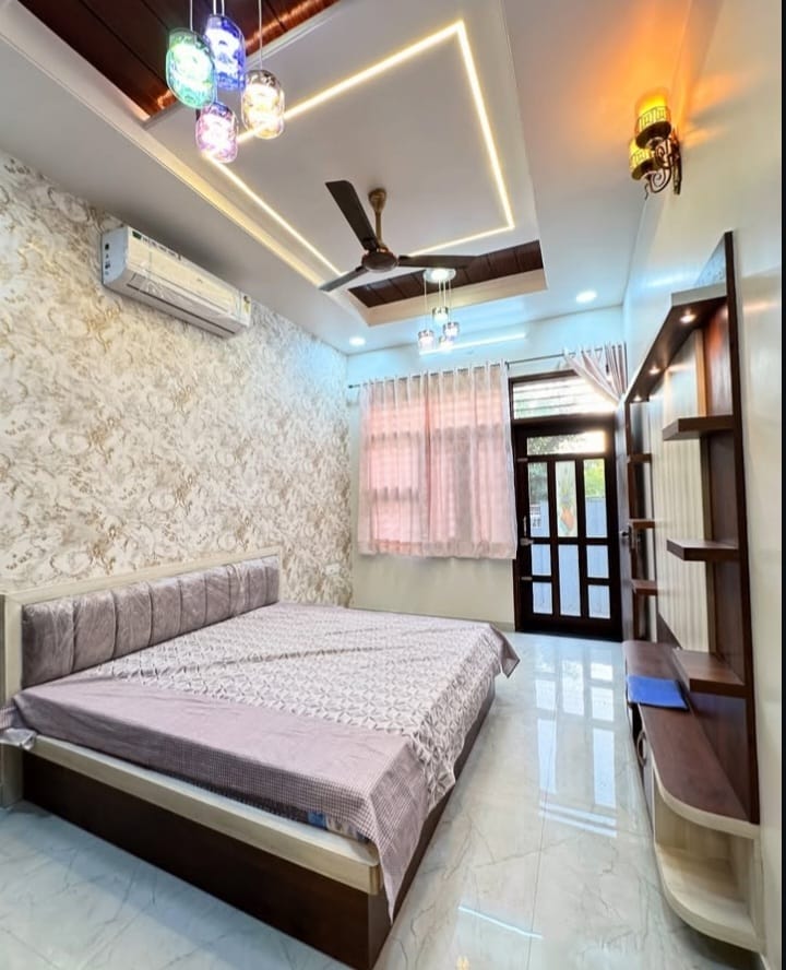 3.5 BHK + Extra Room Builder Floor For Sale in Building Floor 