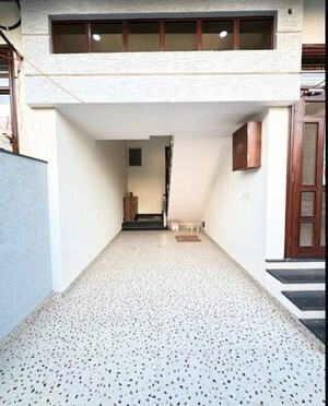 Kitchen in 3.5 BHK Builder Floor at Sector 37 – for Sale