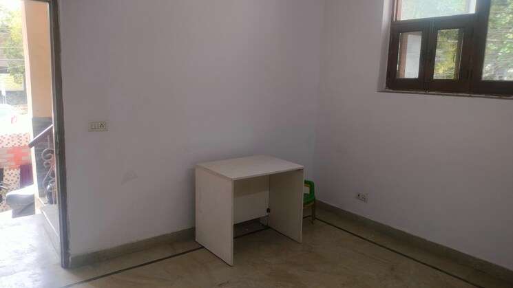 Room, sector 49 2.5 Bedroom 162 Sq.Mt. Independent House In Sector 49 Noida 8696270