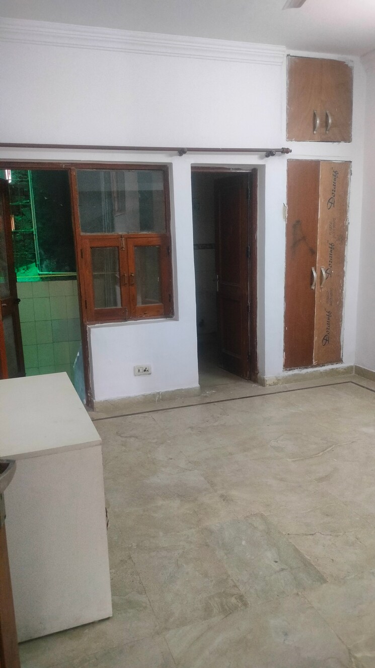 Room, sector 49 2.5 Bedroom 162 Sq.Mt. Independent House In Sector 49 Noida 8696270