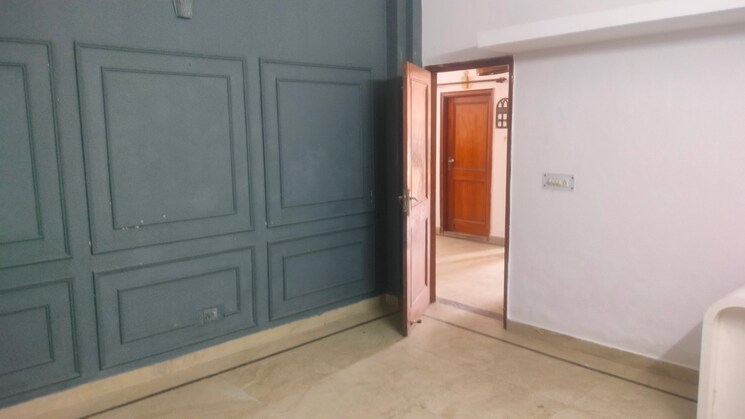 Room, sector 49 2.5 Bedroom 162 Sq.Mt. Independent House In Sector 49 Noida 8696270
