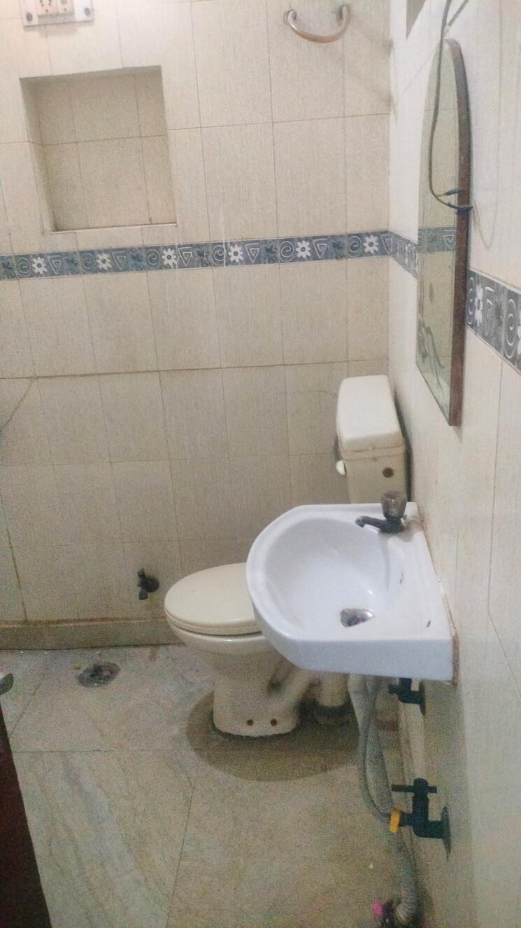 Bathroom, sector 49 2.5 Bedroom 162 Sq.Mt. Independent House In Sector 49 Noida 8696270