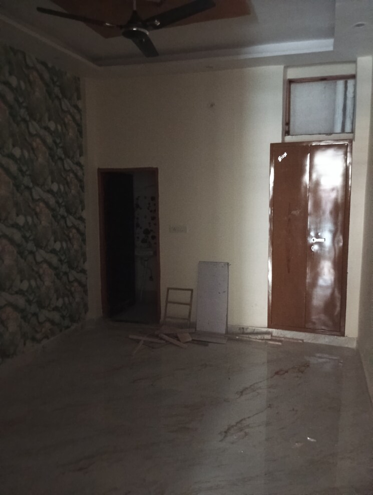 Room, balaji-enclave 3 Bedroom 85 Sq.Yd. Independent House In Govindpuram Ghaziabad 8696352